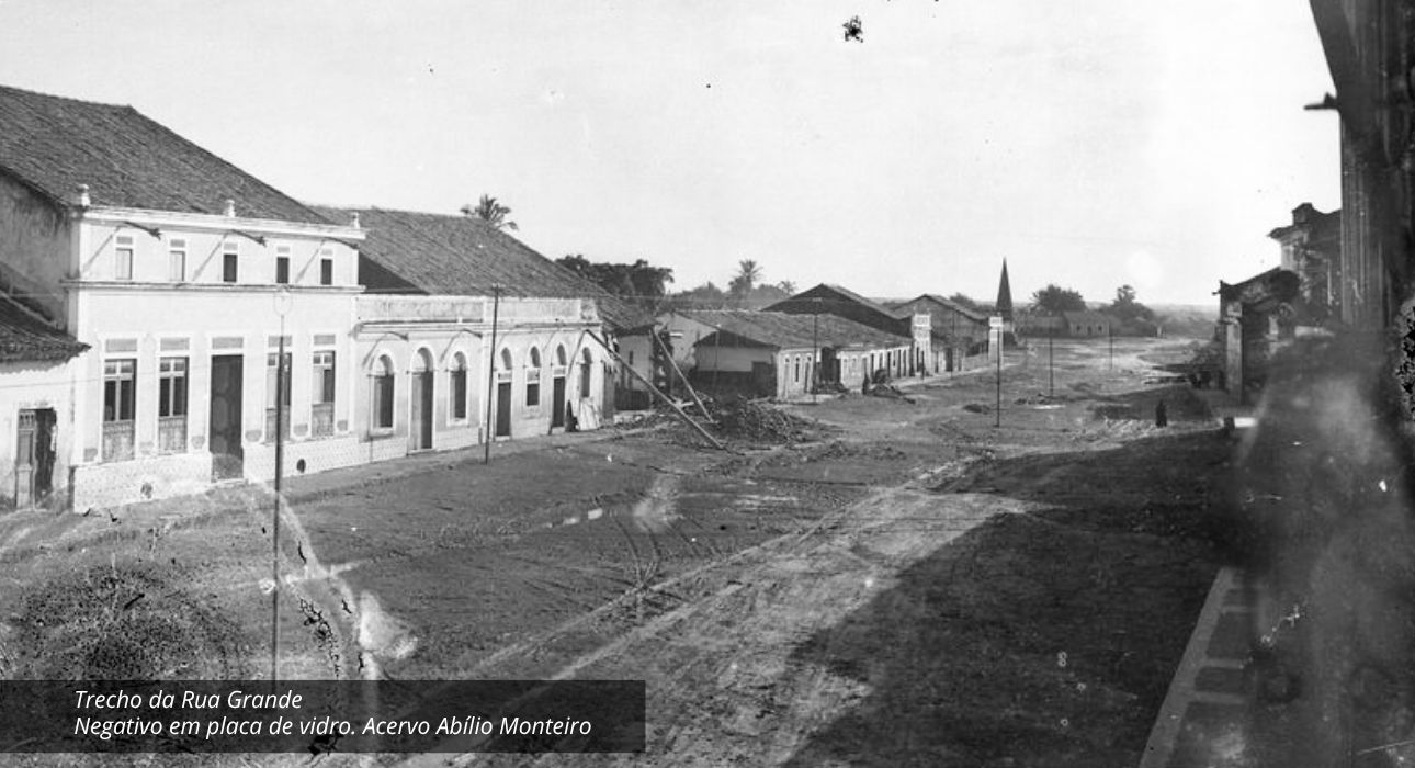 Trecho da Rua Grande. Negativo em placa de vidro. Acervo: Abílio Monteiro
